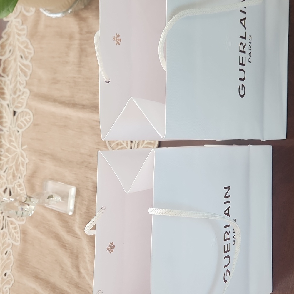 Guerlain White Gift Bags - Picture 5 of 5